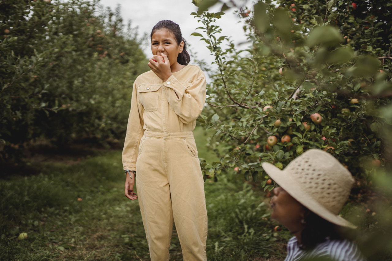 How to Guide Your Teenage Daughter’s Eating Habits