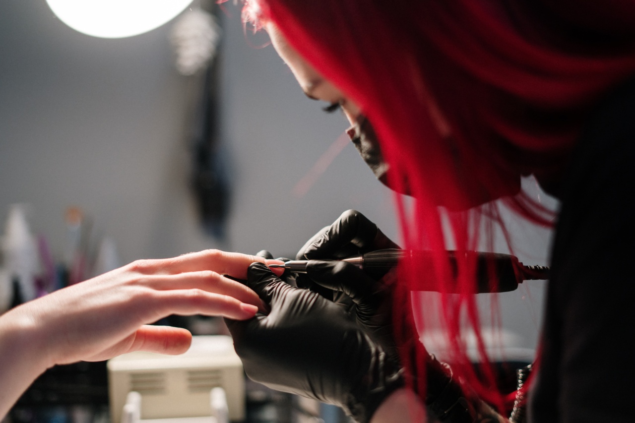 Nourishing hand mask for brittle nails