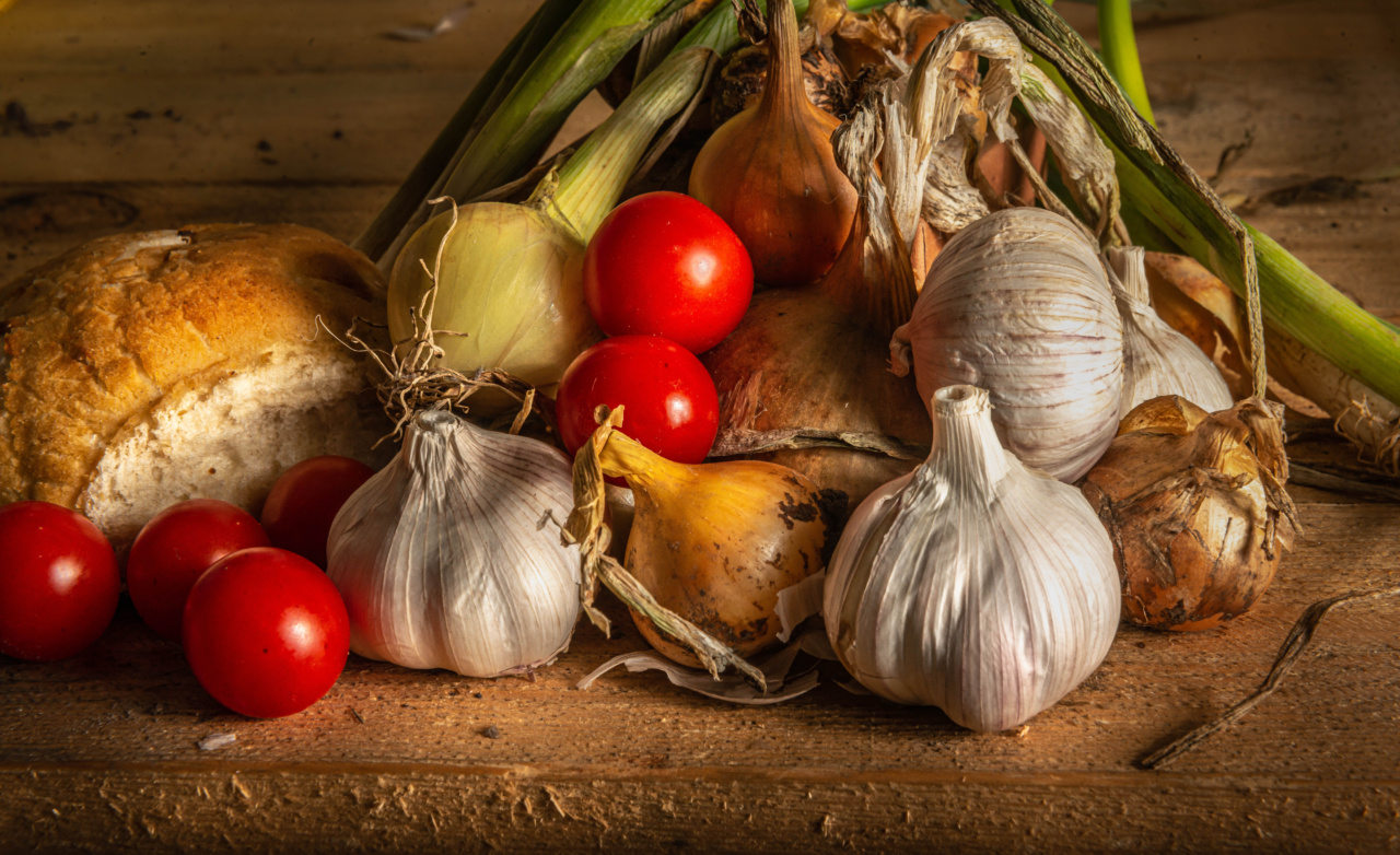 2 Everyday Kitchen Ingredients to Get Rid of Garlic Odor