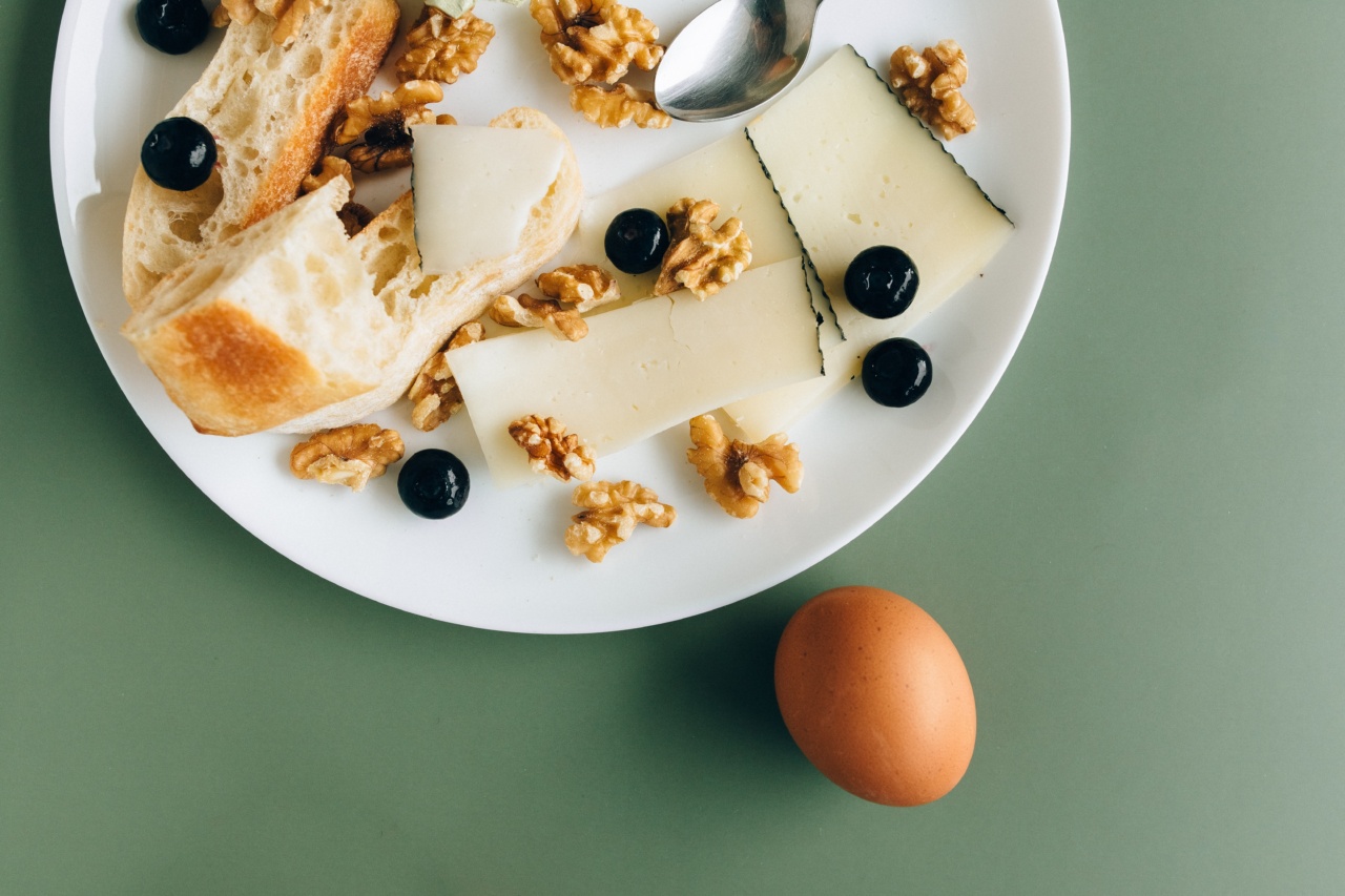 Say Goodbye to Acne with Easy Honey and Egg White Mask