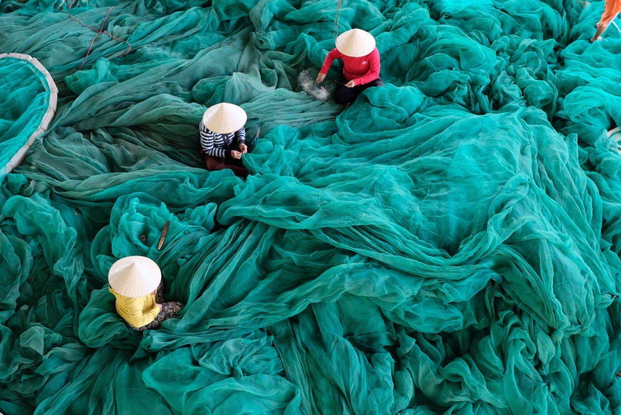 Fabricating stories for the sake of free plastic