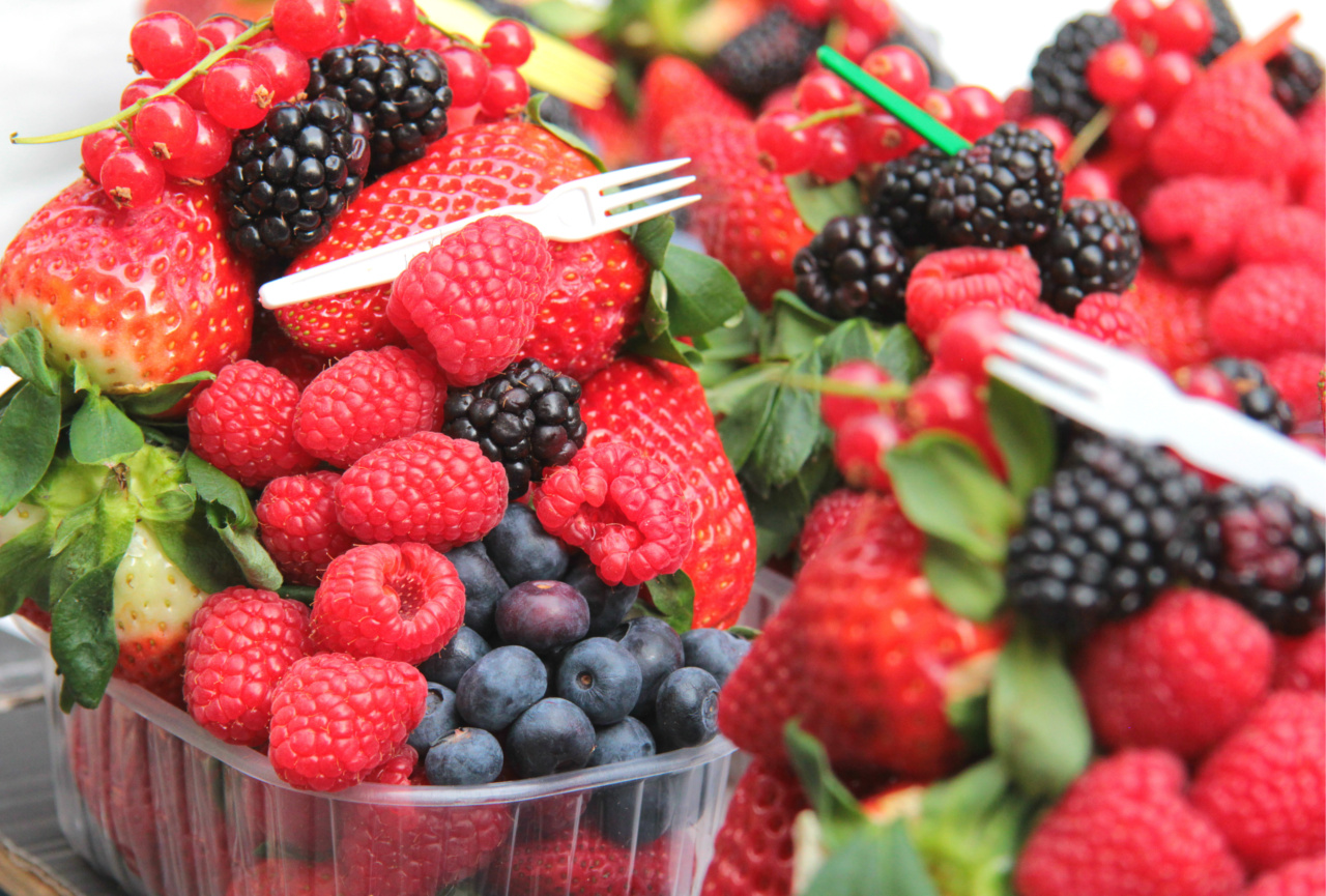 Pavlova with mixed berries