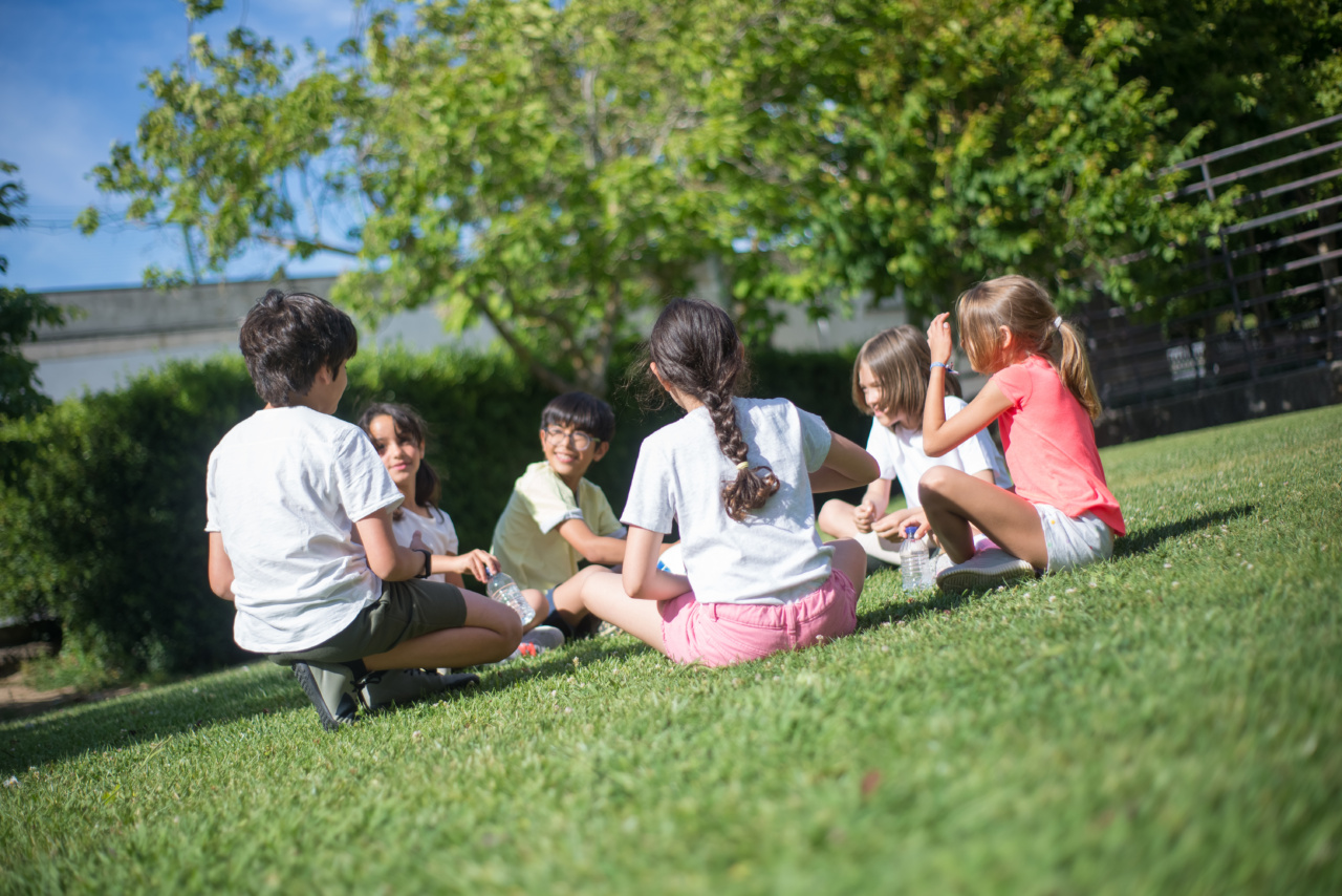 Reducing the chance of myopia in children by encouraging outdoor play