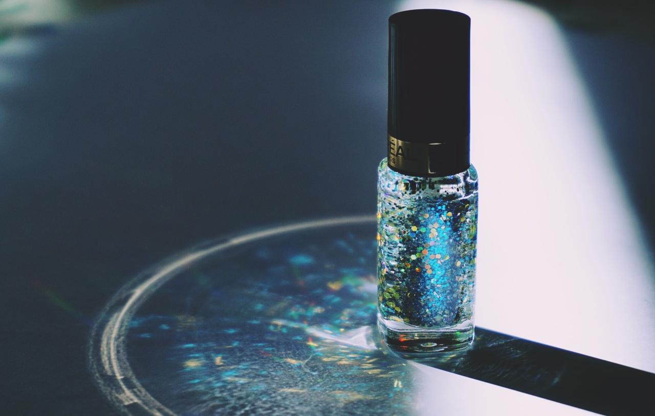 Sparkling Nails in Just 4 Easy Steps