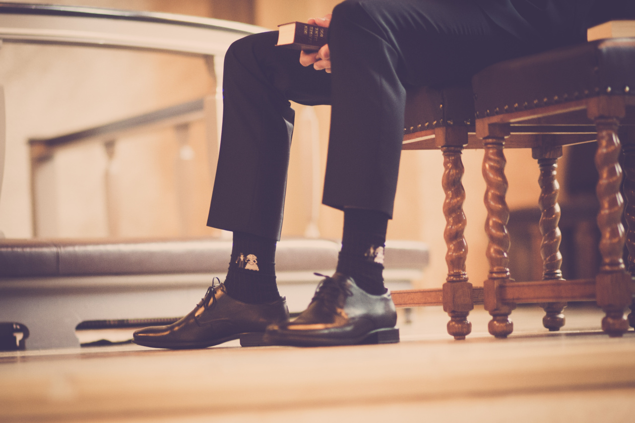 Warning: men’s shoes without socks!