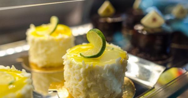 Pineapple and Lime Cream Cake
