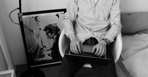 The Art of Managing Your Daily Online Information Consumption