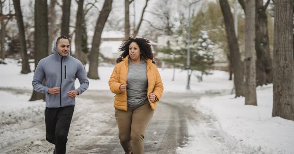 Want to lose weight naturally? These foods and tips can help
