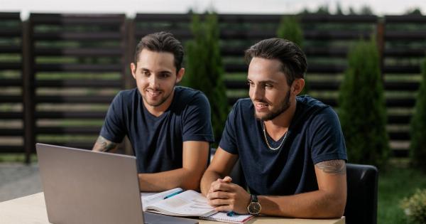 Gemini Pregnancy: How Often Do Twins Look Alike?