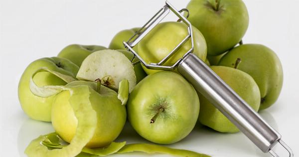 Benefits of Eating Apples with Peel