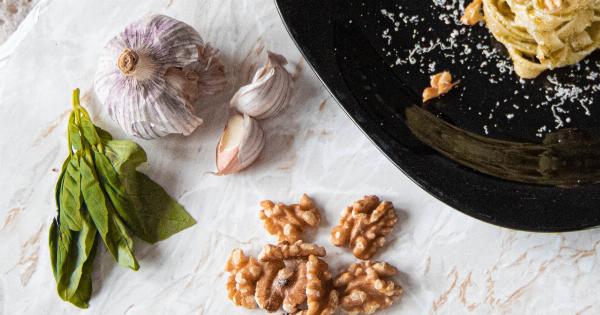 Linguini with walnut pesto