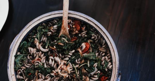 Spinach and sun-dried tomato quiche