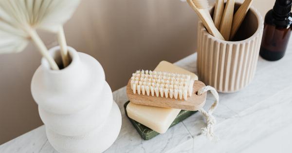 10 Natural Alternatives to Brushing Your Teeth!