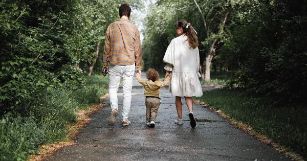 From Helicopter Parents to Free-Range: 90s Parenting vs Today