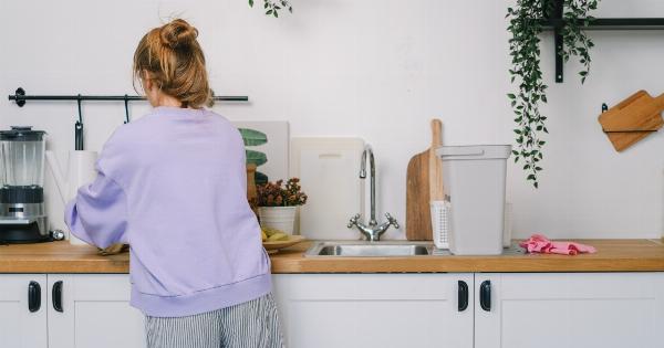 4 Effortless Techniques for Cutting Back on Daily Calories Without Feeling Deprived