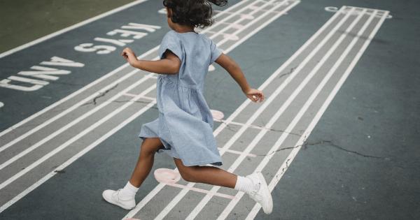 From crawling to running: How movement shapes a child – which stages are crucial