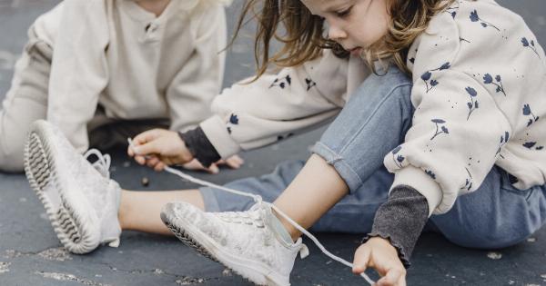 About to blow your mind: Kids try out a Walkman for the first time.