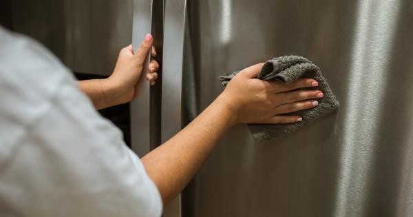 Step-by-step guide to cleaning mold from fridge tires