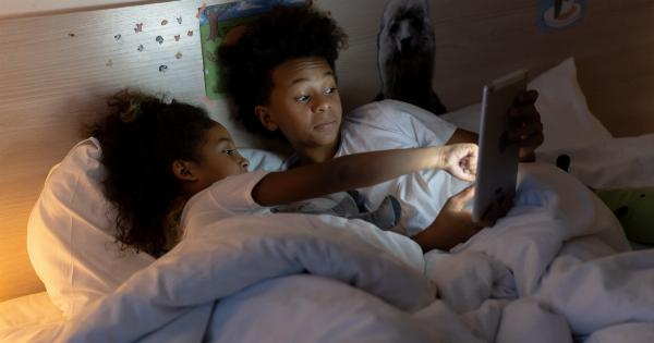 How Tablet Usage at Night Affects Your Sleep