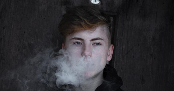The Dual Threat of Smoking to Your Eyes and Lungs