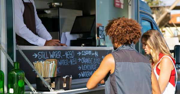 Co-workers who consume lunch at work corpulent