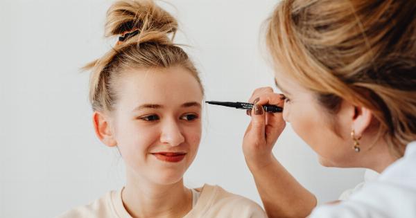 10 tips for applying eye pencil without irritating your eyes