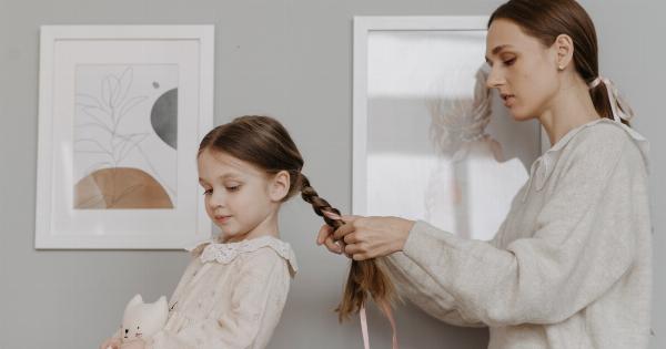 Easy hair curling with a ribbon