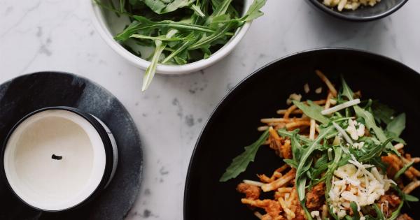 Arugula salad with pumps, mandarin and blue cheese