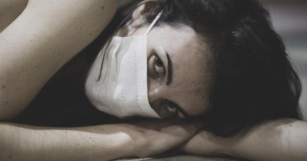 Homemade eye masks for brightening and de-puffing tired eyes