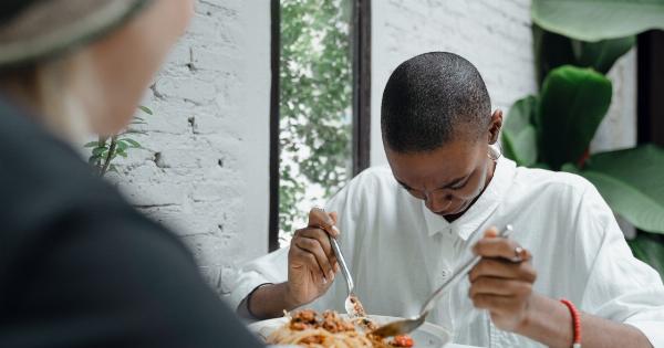 Which foods stain teeth?