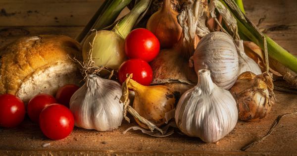 2 Everyday Kitchen Ingredients to Get Rid of Garlic Odor
