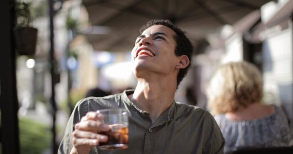 How to keep your teeth white while drinking coffee and wine