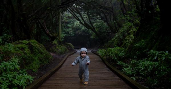 What motivates children to explore their surroundings?