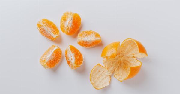 Gum-chewing with orange peel during the throwdown