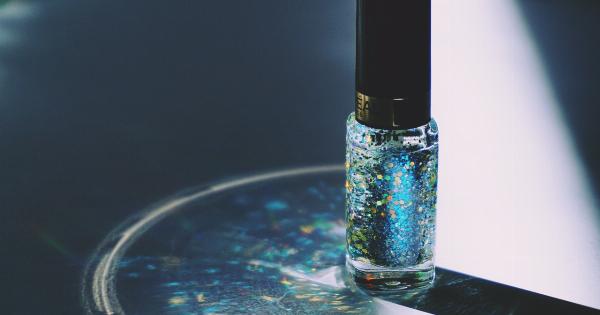 Sparkling Nails in Just 4 Easy Steps